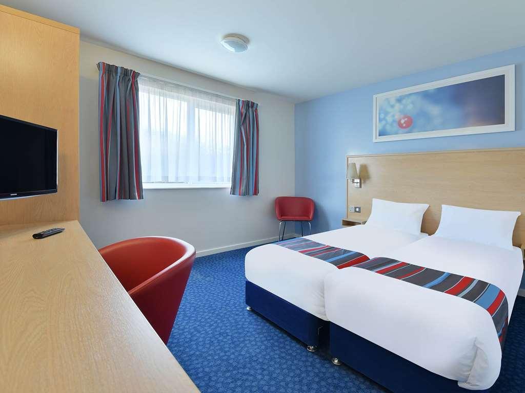 Travelodge Cardiff Central Room photo