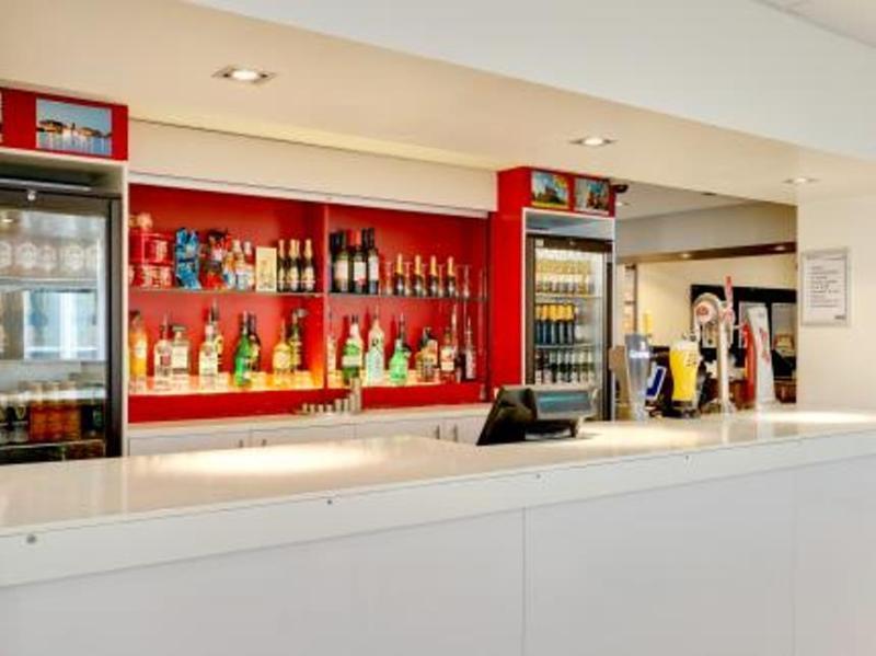 Travelodge Cardiff Central Exterior photo