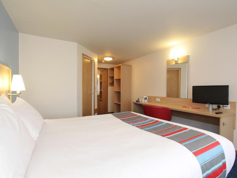 Travelodge Cardiff Central Exterior photo
