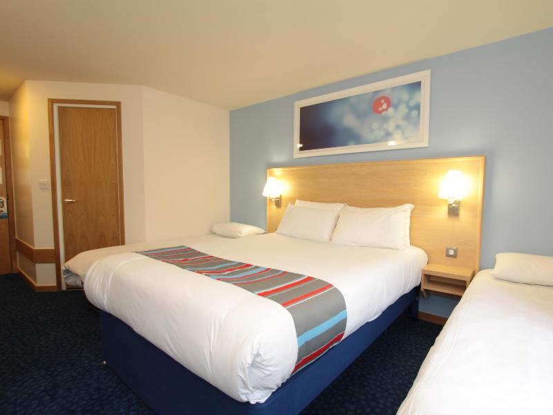 Travelodge Cardiff Central Exterior photo