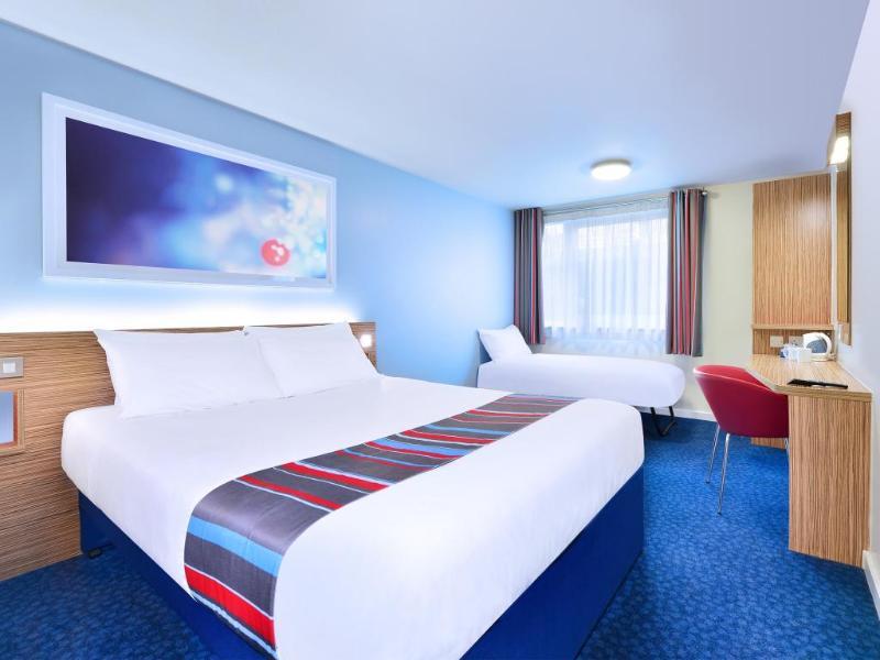 Travelodge Cardiff Central Exterior photo