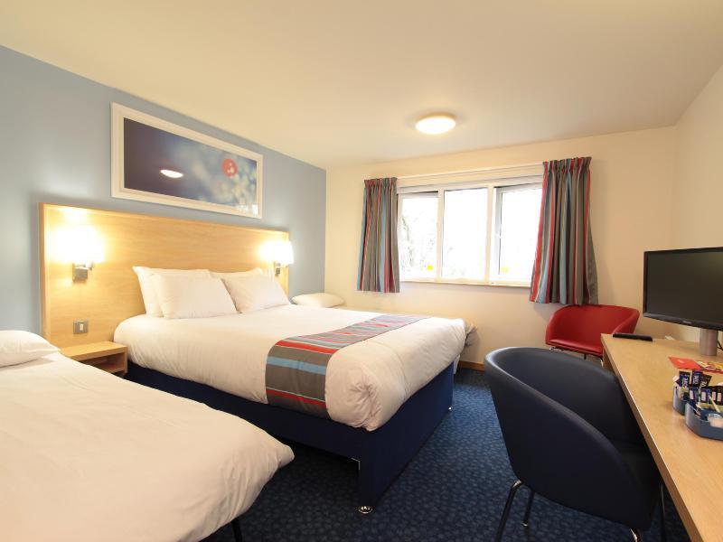 Travelodge Cardiff Central Exterior photo