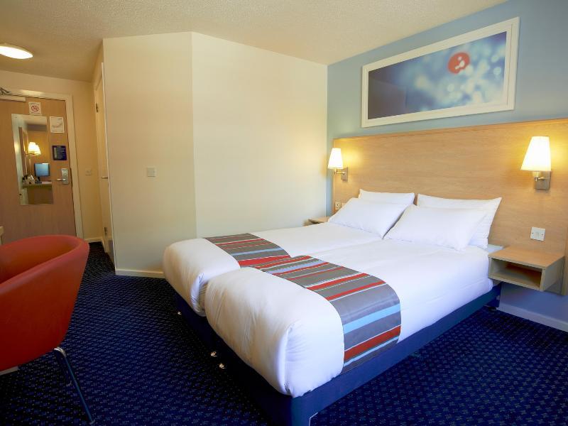 Travelodge Cardiff Central Exterior photo