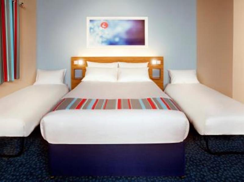 Travelodge Cardiff Central Exterior photo