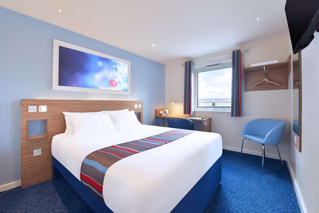 Travelodge Cardiff Central Room photo