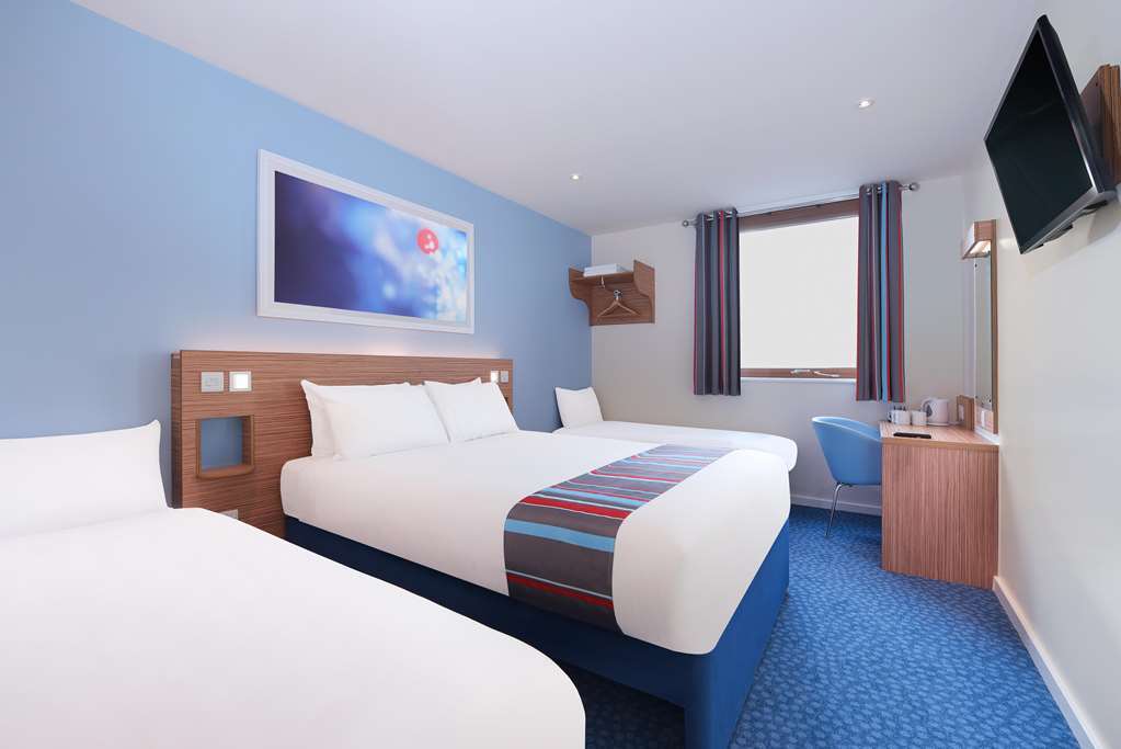Travelodge Cardiff Central Room photo